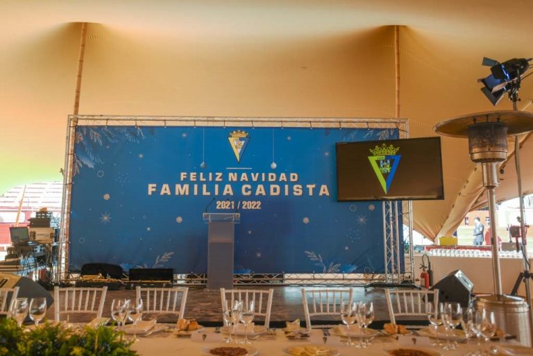 Montaje de Carpa Navideña para la Familia Cadista en la Plaza de Toros de Cádiz - Imagen 4