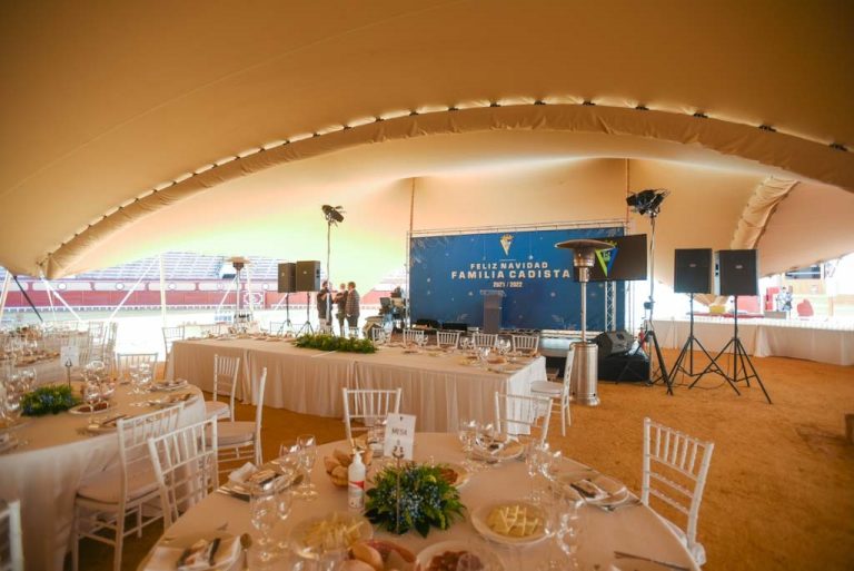 Montaje de Carpa Navideña para la Familia Cadista en la Plaza de Toros de Cádiz - Imagen 6