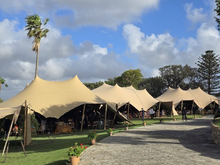 Boda en una finca privada: una gran carpa Beduina para disfrutar del exterior - Imagen 2