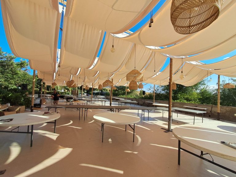 Boda en Finca Las Quinientas, Jerez: carpas, estructuras e iluminación para una boda de verano - Imagen 3