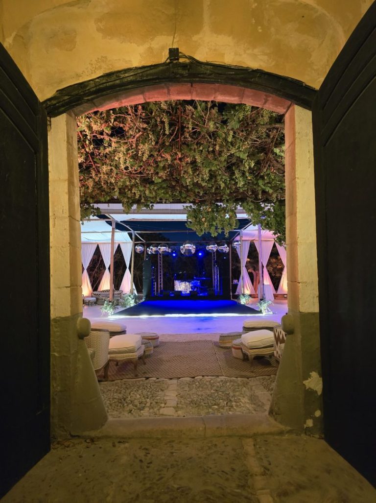 Boda en Finca Las Quinientas, Jerez: carpas, estructuras e iluminación para una boda de verano - Imagen 8